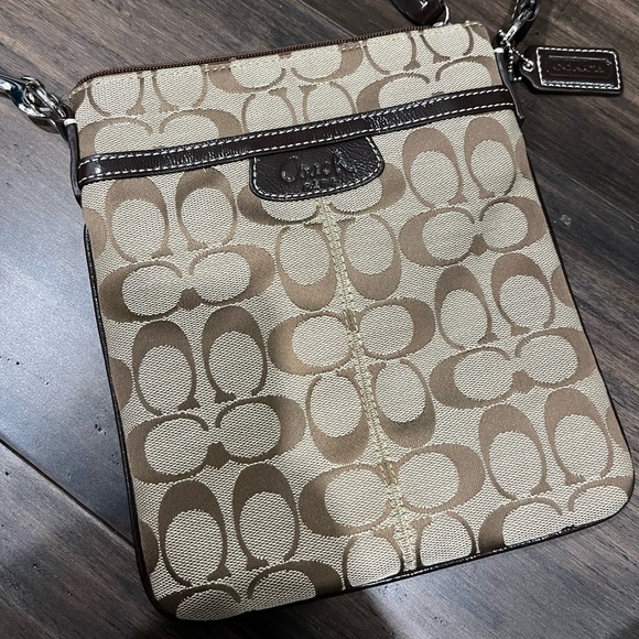 COACH signature messenger swingpack crossbody - Picture 3 of 10